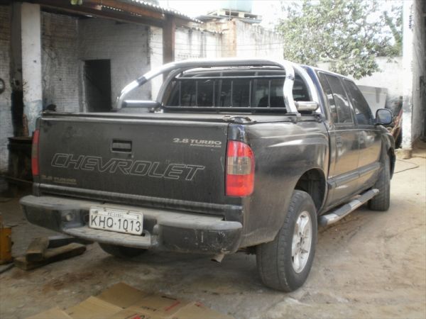 GM S10 05/05 preta diesel